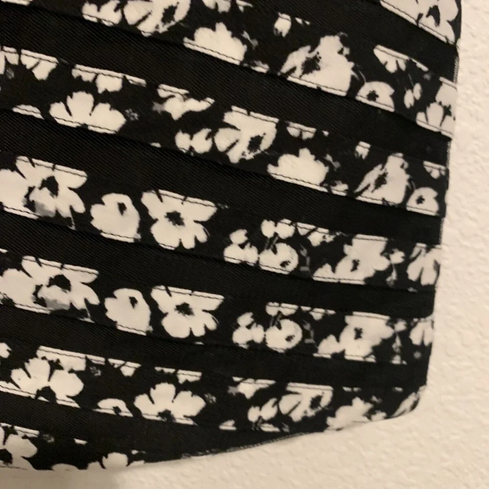 White House Black Market Floral Zig Zag Pencil Straight Skirt Women's Size 00 - Picture 7 of 10